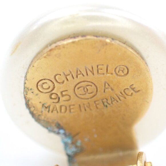 Chanel Classic Gold Plated CC Small Pearl Clip on Earrings - Picture 4 of 4